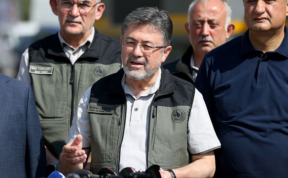 Bakan Yumaklı, orman yangınlarına ilişkin son durumu paylaştı