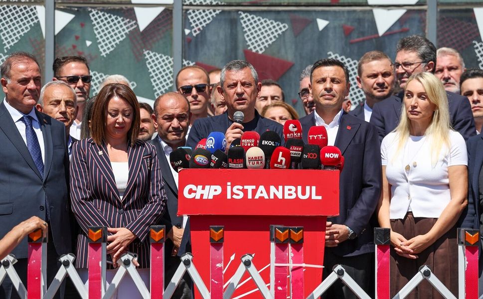 CHP'li 81 il başkanından Özgür Özel'e destek: Parti hukukuna sahip çıkacağız