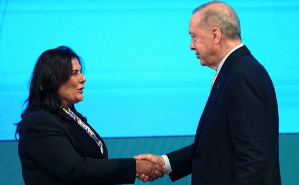 Anket sonuçları ortaya çıktı! AK Parti’ye geçen Özlem Çerçioğlu başarılı mı?