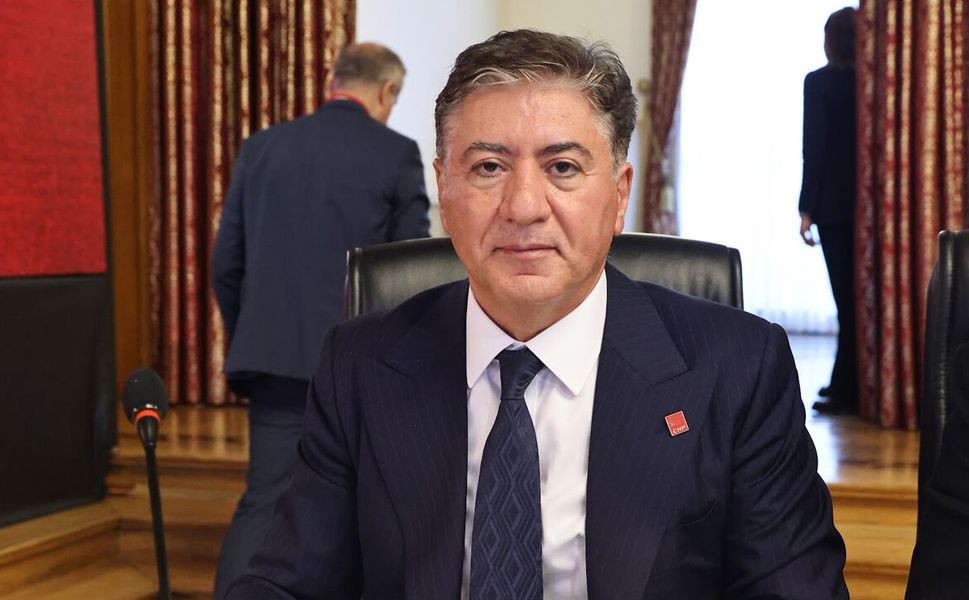 Murat Emir'den 'bölme' eleştirilerine yanıt: 'Saray'a eklemlenmiş parçayı bıraktık'