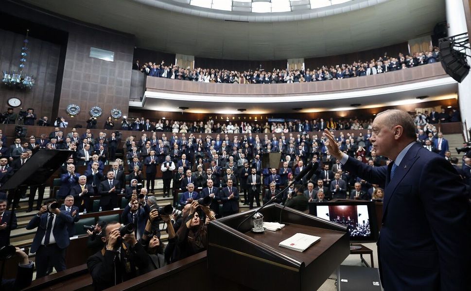 AK Parti'den bakanlara talimat: Grup toplantısı öncesi gazetecilerin soruları yanıtlanmayacak