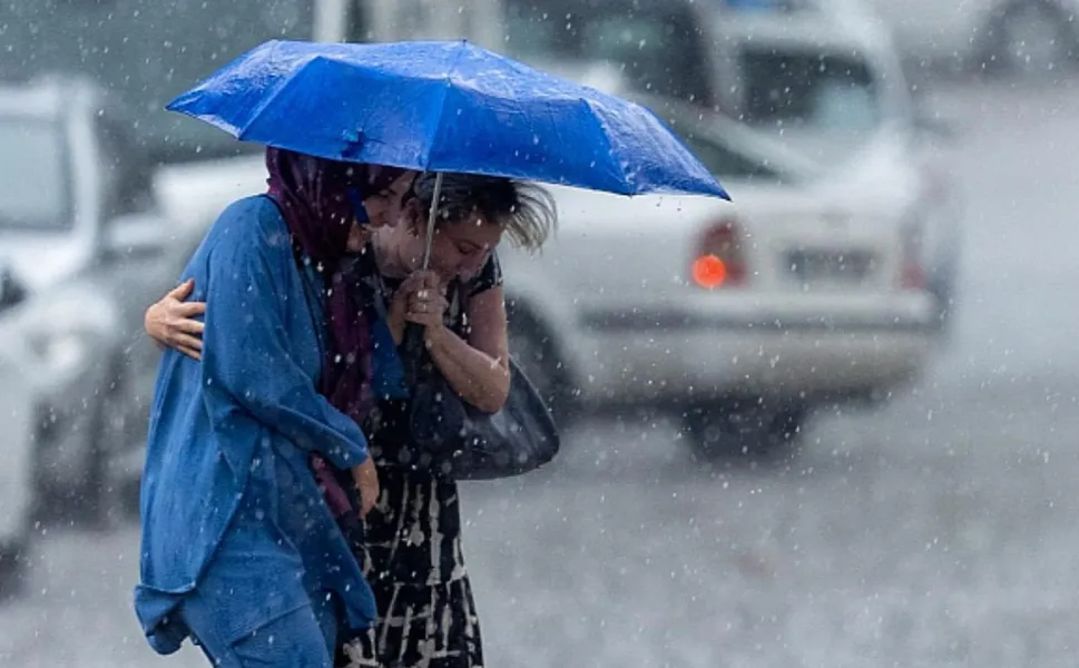 İBB'den İstanbullulara uyarı: Zorunlu olmadıkça trafiğe çıkmayın
