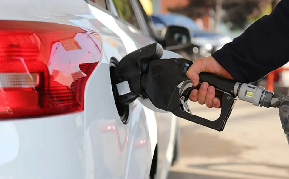 Akaryakıta dev zam geldi; motorin 75 liraya dayandı!