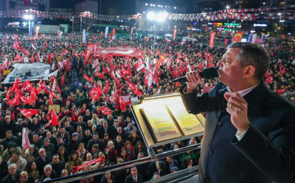 Özel’den Akın Gürlek tepkisi: ‘ Davalar siyasi, bunlar iftiracı, kumpasçı, darbecidir!’