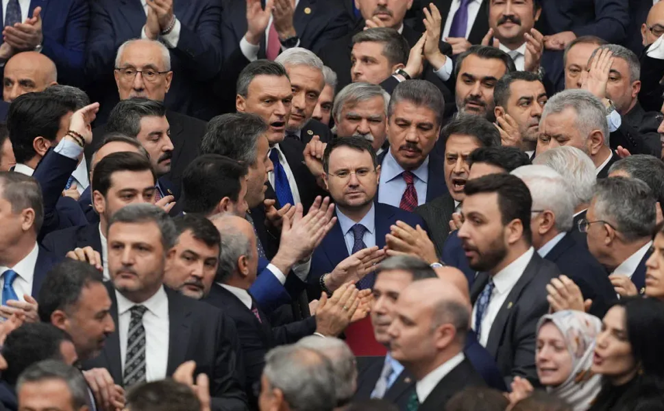 Meclis’te yaşanan kavga sonrası Akın Gürlek’ten ilk mesaj