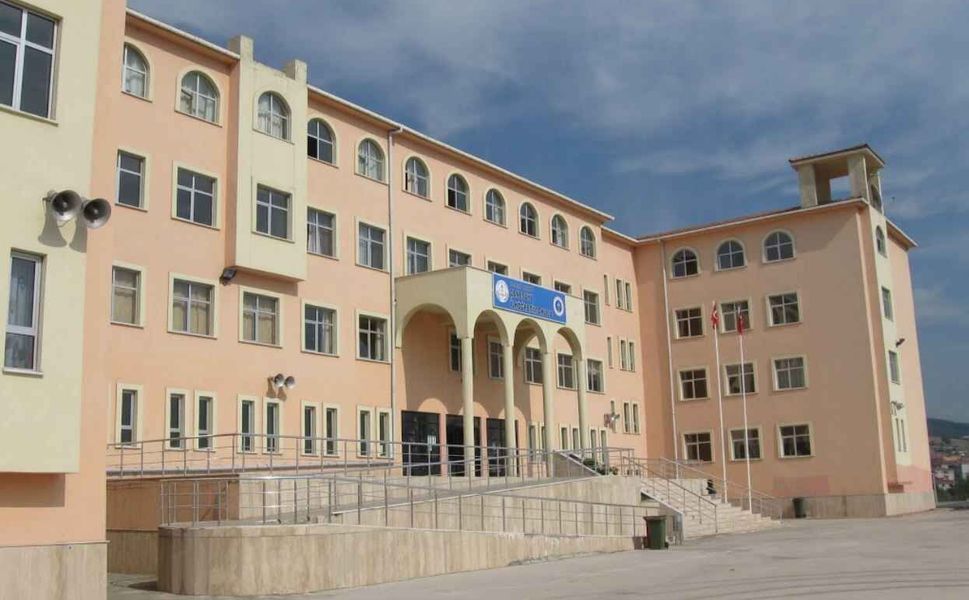 'Kâbe’de hacılar Hu der' zil sesini şikayet eden veli ifadeye çağrıldı!