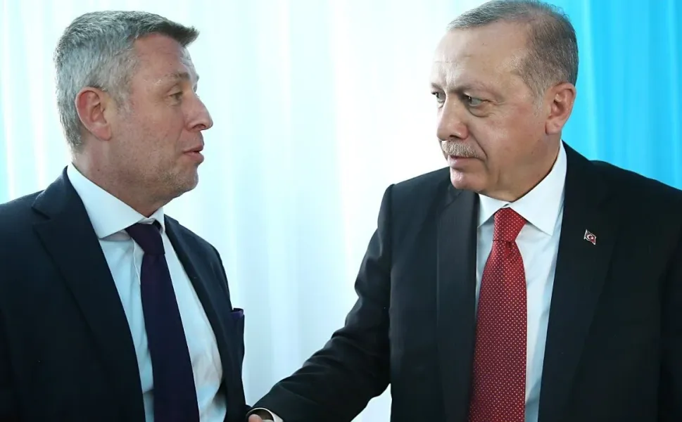 Laiklik karşıtı kampanyaya Metin Şentürk de katıldı: Bu vatan bunu yemez