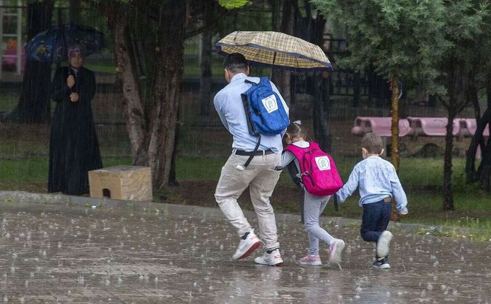 Meteoroloji’den hava sıcaklıkları düşüyor, yağış geliyor uyarısı!