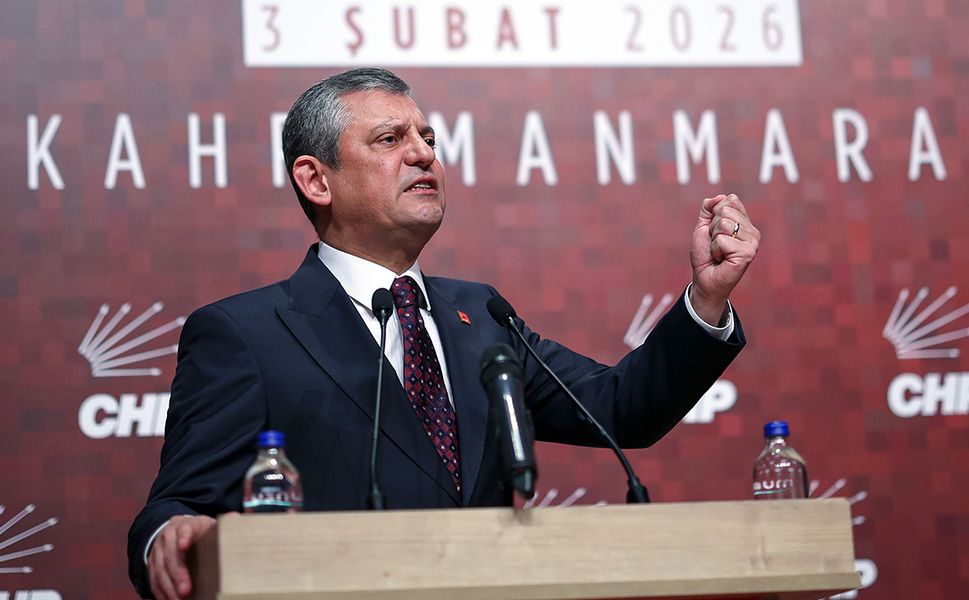 Özgür Özel'den Erdoğan'a: Sen prense ben Maraş'a yakınım