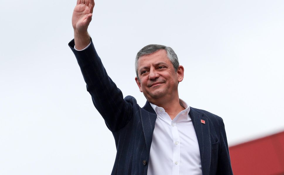 Özgür Özel, Niğde’den Erdoğan’a seslendi: ‘Depremzedeye senet imzalatmayalım’