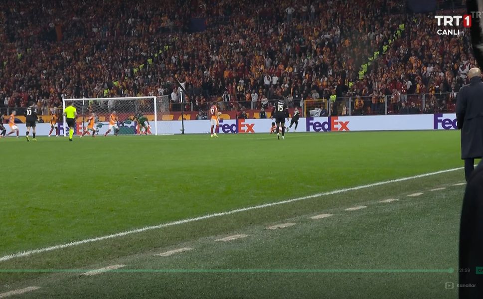 TRT'nin yayınladığı Galatasaray Juventus maçı izleyenleri çileden çıkardı