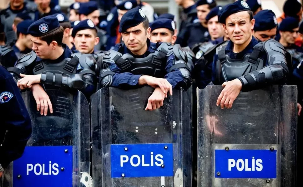 Polislerin mesai sistemi değişiyor: Saat başı ödeme geliyor!
