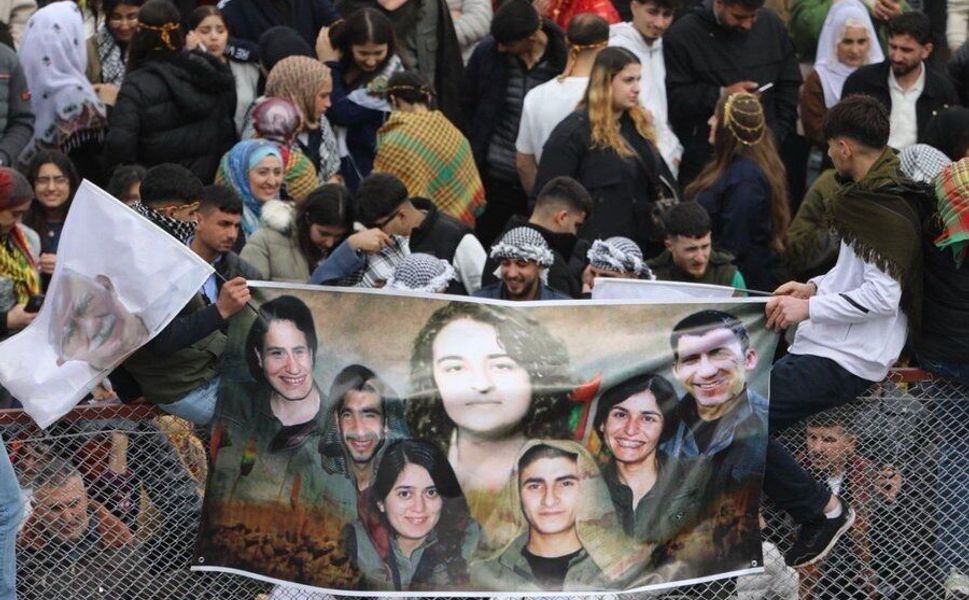 Diyarbakır’daki Nevruz kutlamalarında TUSAŞ'a saldıran PKK'lıların posteri açıldı
