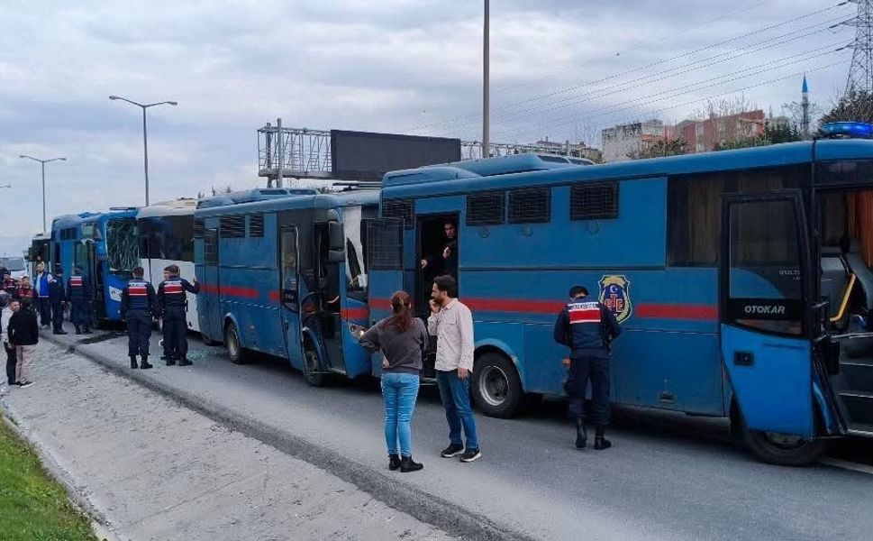 Bağcılar'da 4 cezaevi sevk aracı kaza yaptı: 6 jandarma yaralandı