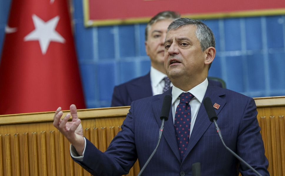 Özel'den Akın Gürlek'e 'mal varlığı' yanıtı: Milletin karşısına geçip hesapları açalım