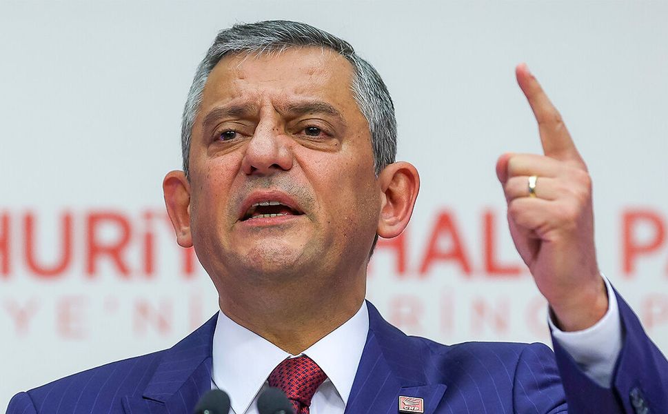 Özgür Özel'den Akın Gürlek'e: 'Hızla sattıklarını gizlemeye kalkıyor'