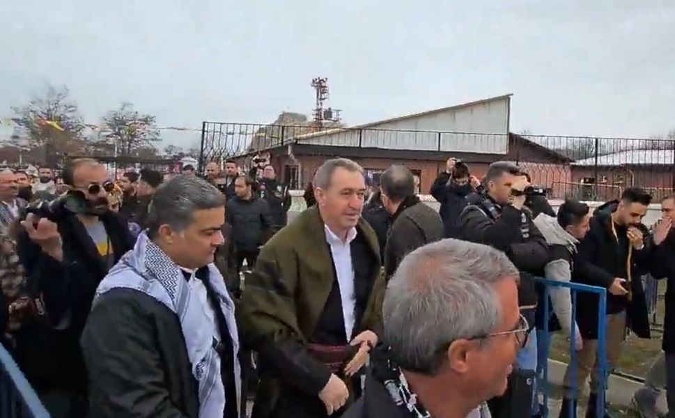 Van Nevruz’unda üst araması gerginliği; Bakırhan parti otobüsüne döndü!