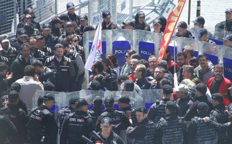 Taksim'de 1 Mayıs anmasına polis müdahalesi: Birçok kişi gözaltına alındı