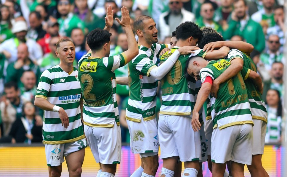 Şampiyon 'Bursaspor' 1. Lig'e yükseldi