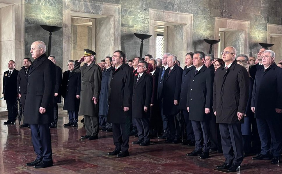 Devlet erkanı Anıtkabir'i ziyaret etti