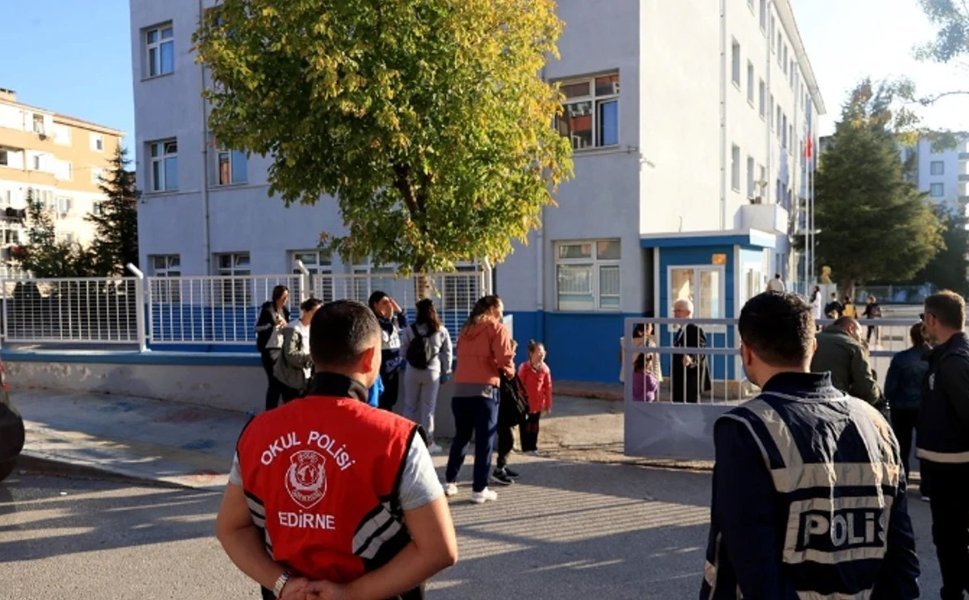 Saldırıların ardından her okul önüne iki polis görevlendirildi