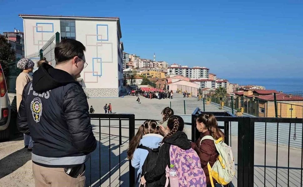 Okullarda yeni dönem: Giriş-çıkışlar sınırlandırıldı