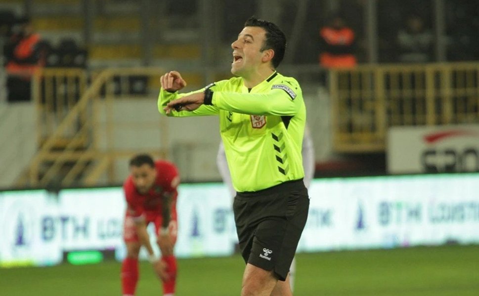 Galatasaray - Fenerbahçe derbisinin VAR hakemi belli oldu!