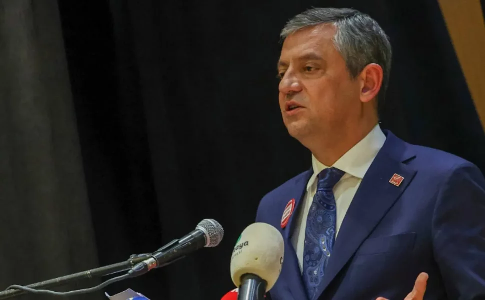 Özgür Özel: AK Parti yargı kolları, rahatsızlık yaratan gazetecileri susturmaya çalışıyor