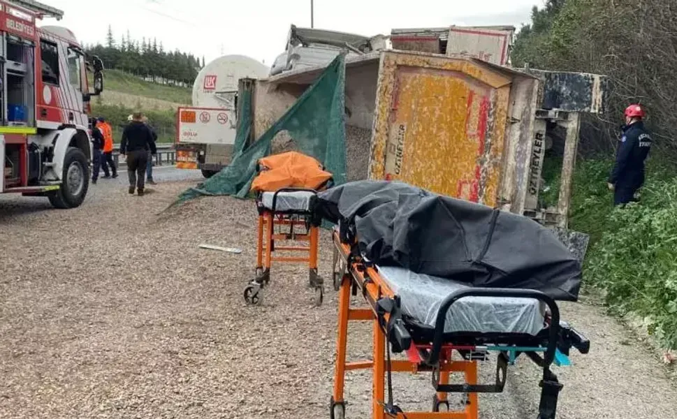 TEM Otoyolu'nda zincirleme kaza: Ölü ve yaralılar var!