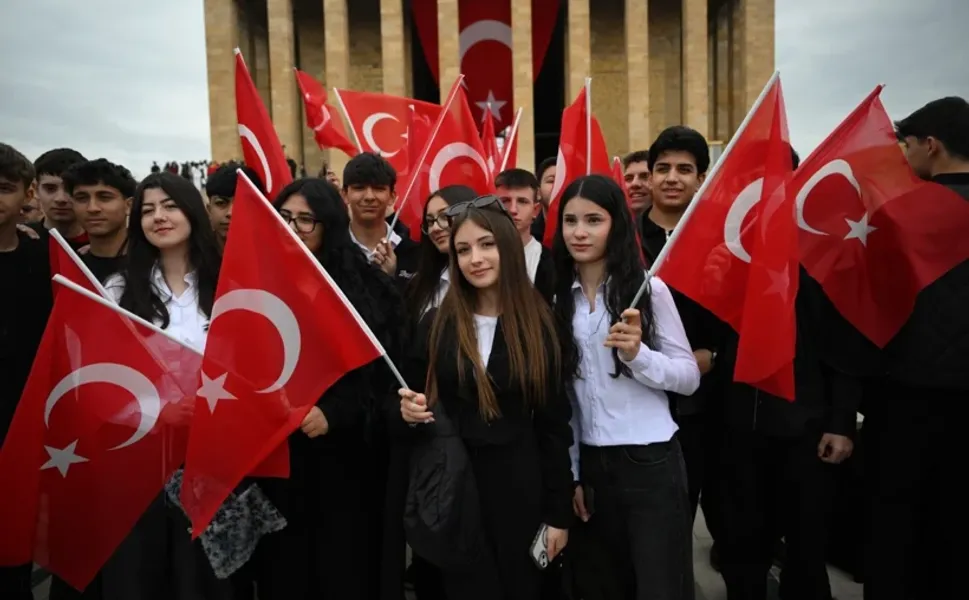 19 Mayıs kutlanıyor: 81 ilden gelen gençler Anıtkabir’i ziyaret etti!