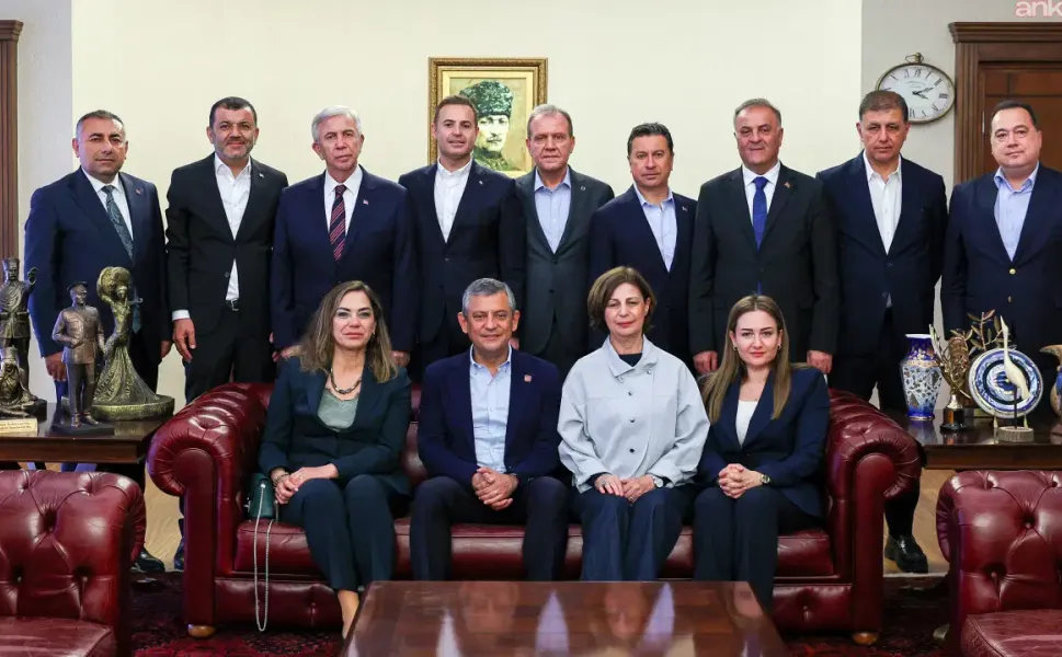 CHP’li büyükşehir belediye başkanlarından Özgür Özel’e destek açıklaması