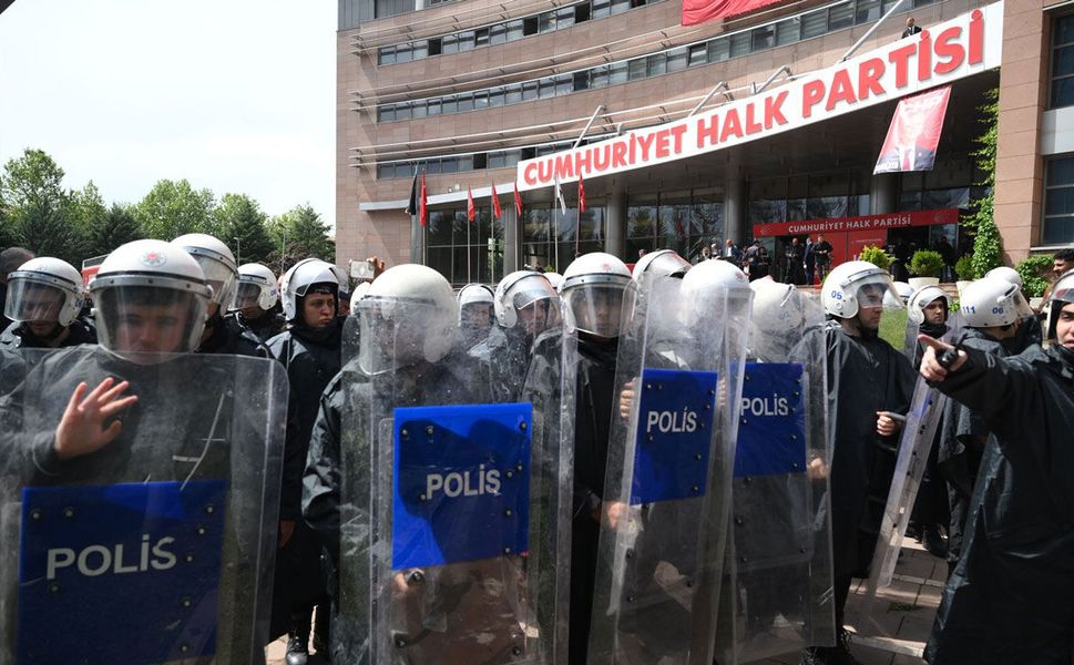 CHP Genel Merkezi'ne polis müdahalesi!