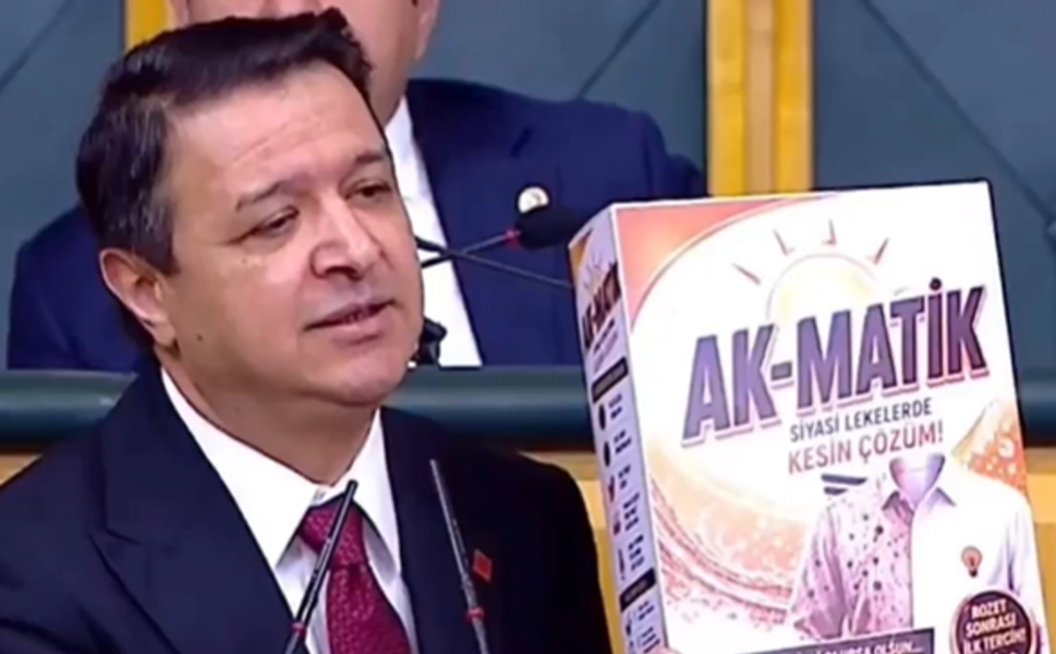 Mahmut Arıkan kürsüye 'AK-MATİK deterjanı' ile çıktı: 'Siyasi lekelere kesin çözüm'