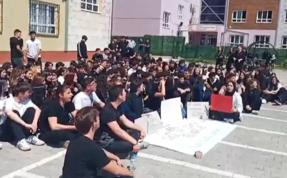 Okul saldırılarını protesto eden öğrenciler hakkında soruşturma başlatıldı