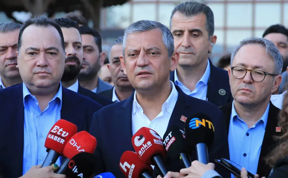 Özgür Özel'den dikkat çeken çıkış: PM toplantısını engelleyemezler, 12 imza yeterli