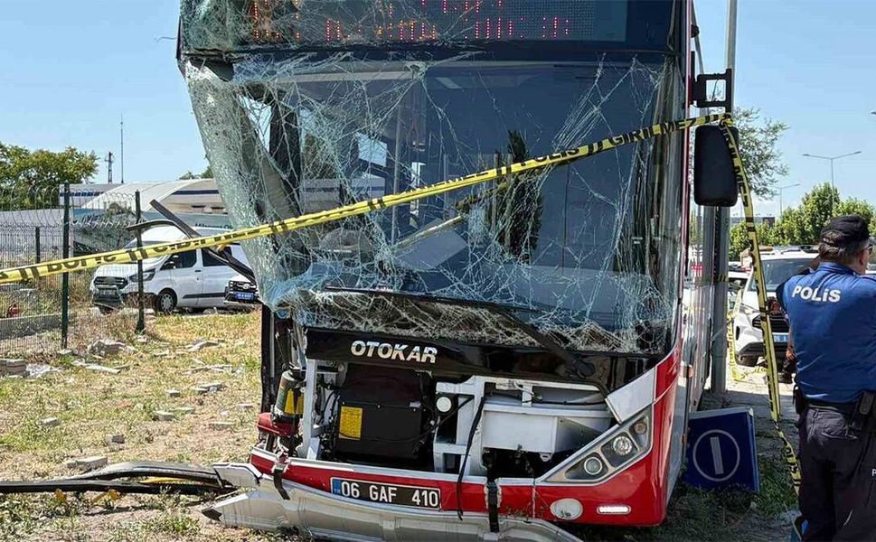 Ankara'da EGO otobüsü kaza yaptı: 1 ölü, 9 yaralı