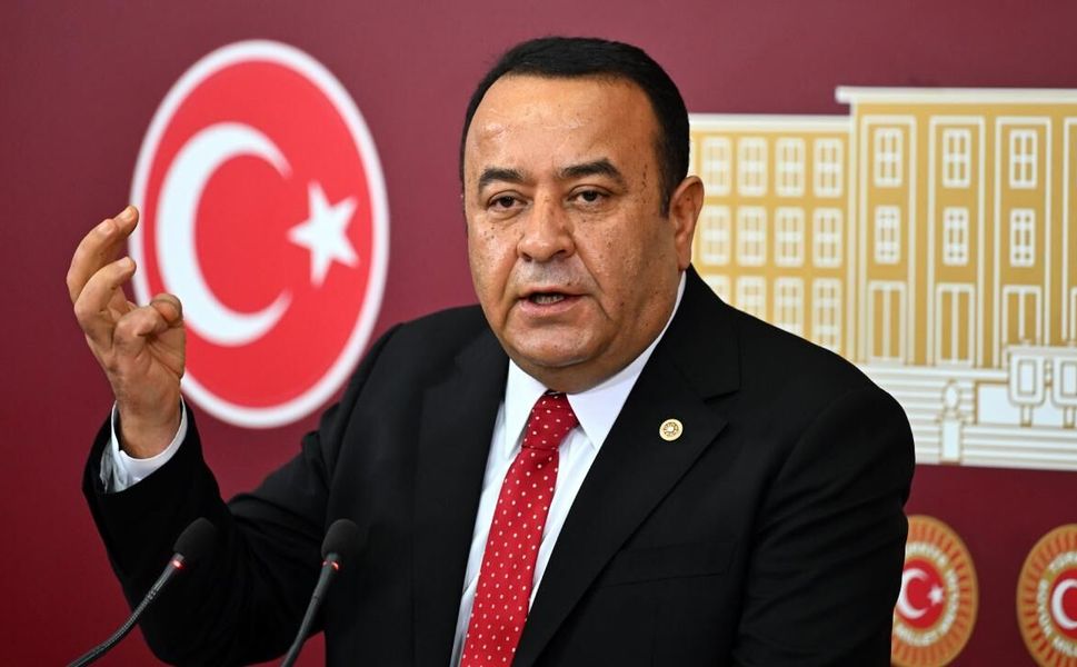 Adnan Beker CHP'den istifa etti