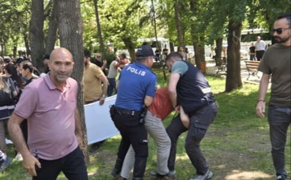 Ankara'daki öğretmen eylemine biber gazlı müdahale!