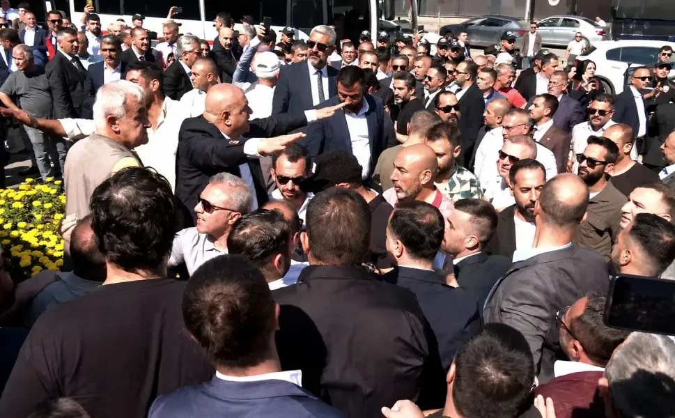 Meclis'te CHP Grup Toplantısı gerginliği: Özgür Özel’den ‘kurultay çağrısı!
