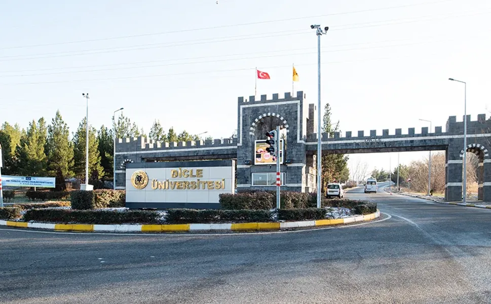 Bakan Bayraktar doğruladı: Dicle Üniversitesi’nde petrol aranacak