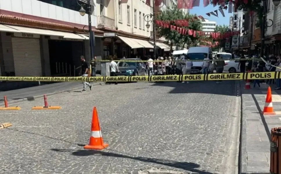 Diyarbakır'da Koç Holding'e ait bankaya silahlı saldırı