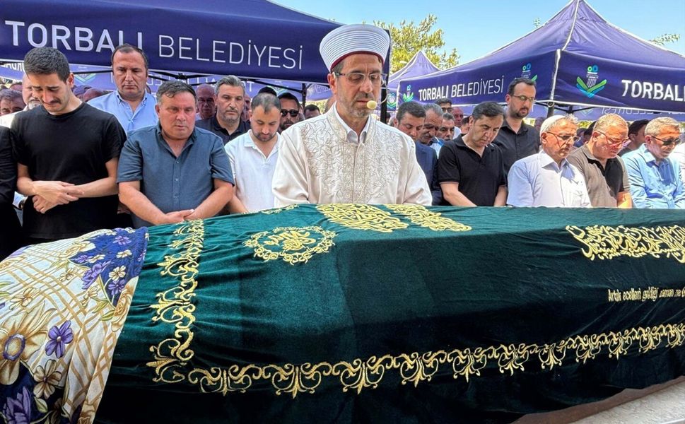 Irmak öğretmen, İzmir'de son yolculuğuna uğurlandı
