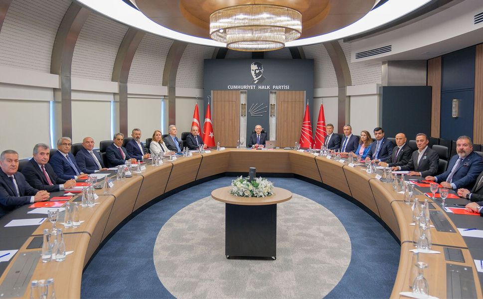 Yargıtay, 9 CHP'li milletvekilinin parti üyeliğini sildi