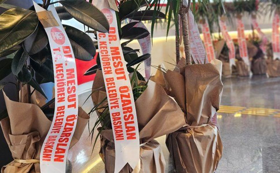 Keçiören Belediye Başkanı Özarslan'dan CHP MYK üyelerine tebrik çiçeği