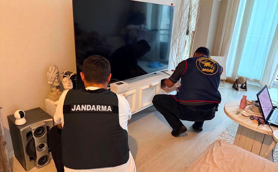 MİT'ten kredi kartı operasyonu: 3 gözaltı!