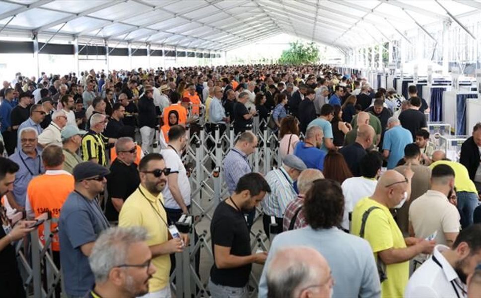 Fenerbahçe kongresinde oy verme işlemi başladı: Seçimlere rekor katılım!