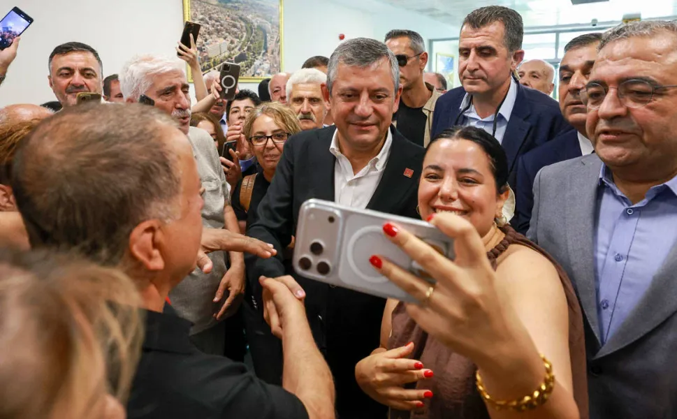 Özgür Özel, Diyarbakır'da: 'Selahattin Demirtaş'ın selamını getirdim'