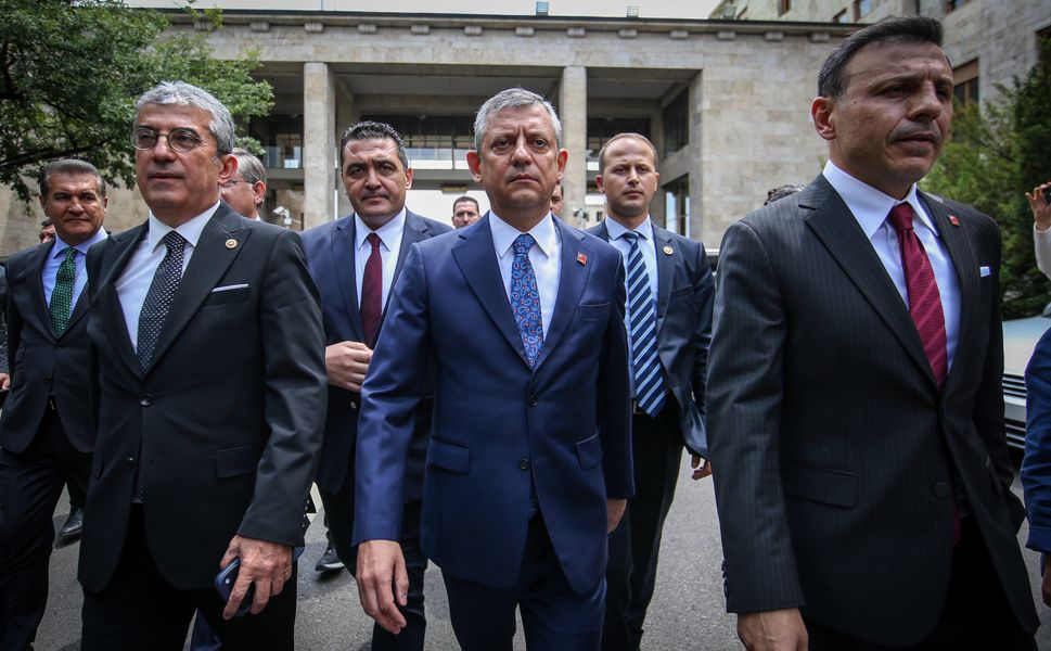CHP'li vekilden açıklama geldi: Yeni partinin ismi 'Yürüyüş' mü olacak?