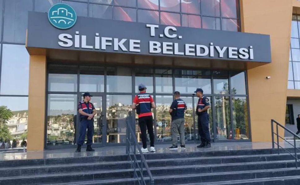 Silifke Belediyesi'ne operasyon: Başkan Yardımcısı da gözaltına alındı!