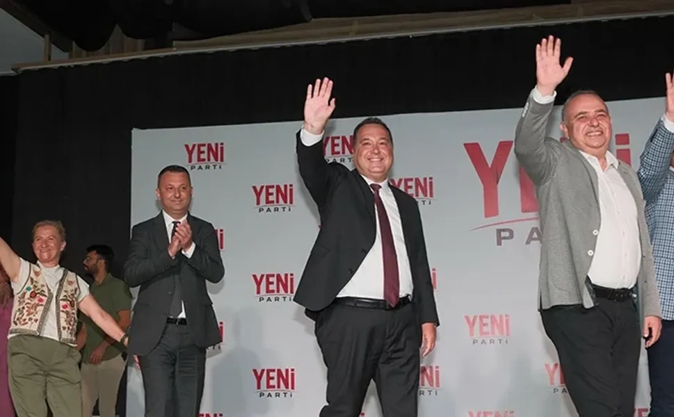 Manisa Büyükşehir Belediye Başkanı Dutlulu ile 14 ilçe belediye başkanı, Yeni Parti'ye katıldı